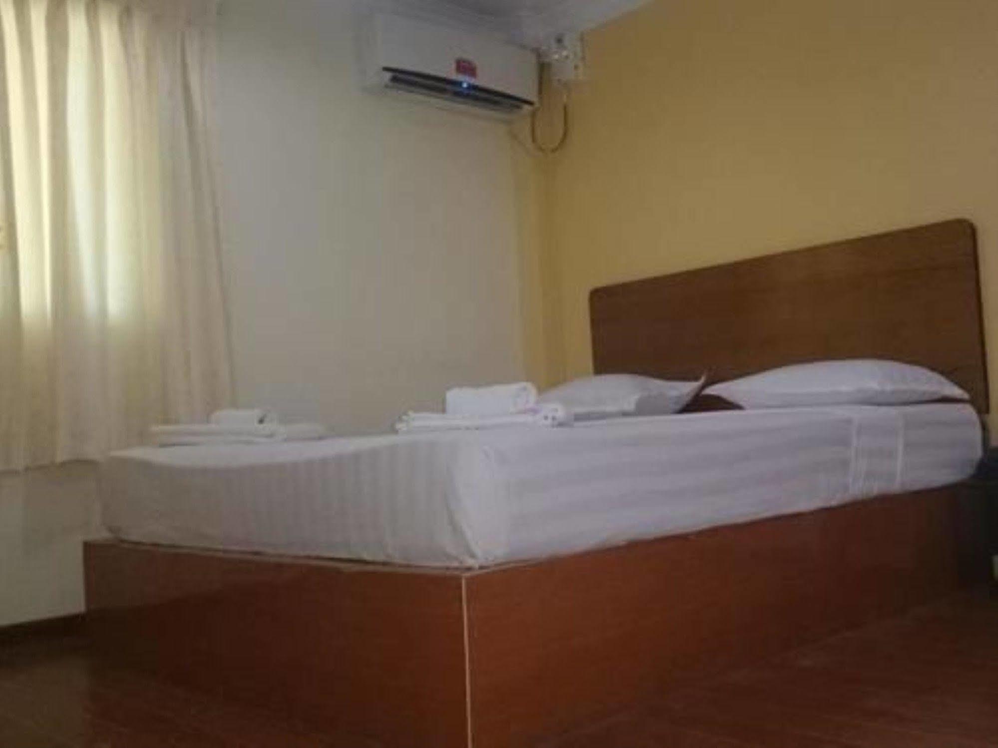 Silver Moon Hotel Yangon