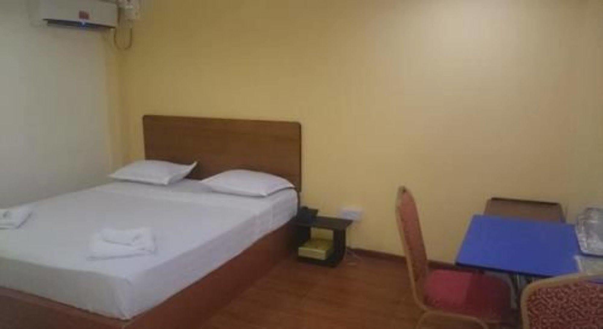 Hotel Silver Moon *